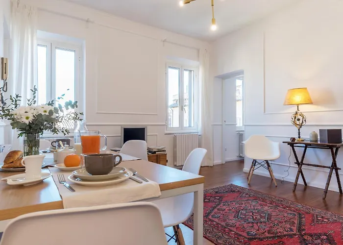Apartament Interno 8 *